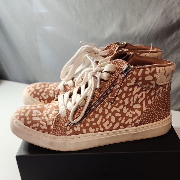 Universal Thread Tan High-Top Sneakers - Picture 1 of 6